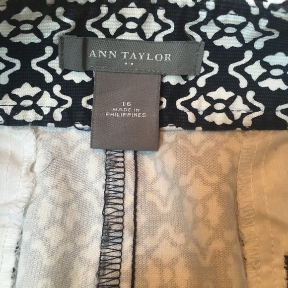 Ann Taylor White and Navy Patterned Skirt Size 16 - Picture 3 of 7